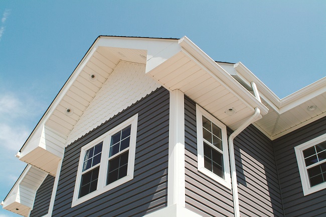 Gutter Cleaning: How to Clean Gutters Like a Pro