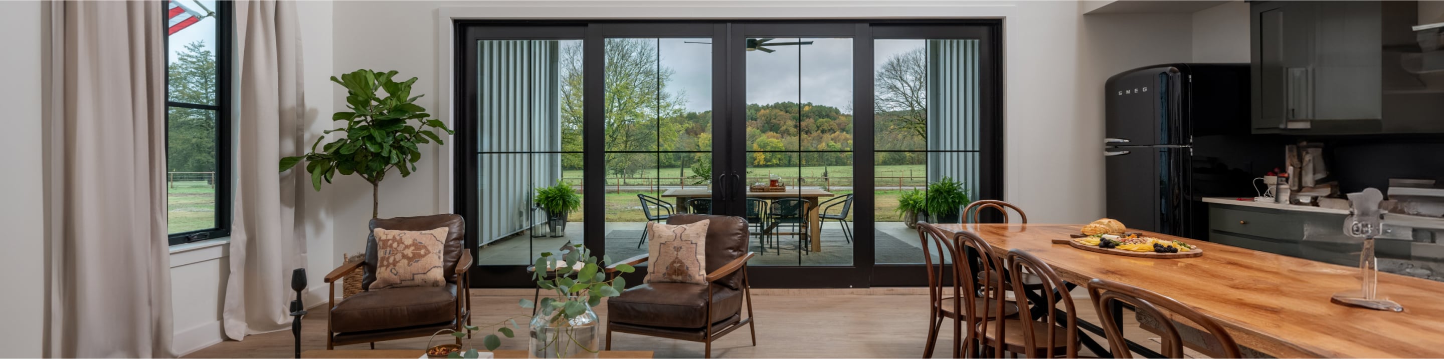 Full width image bar