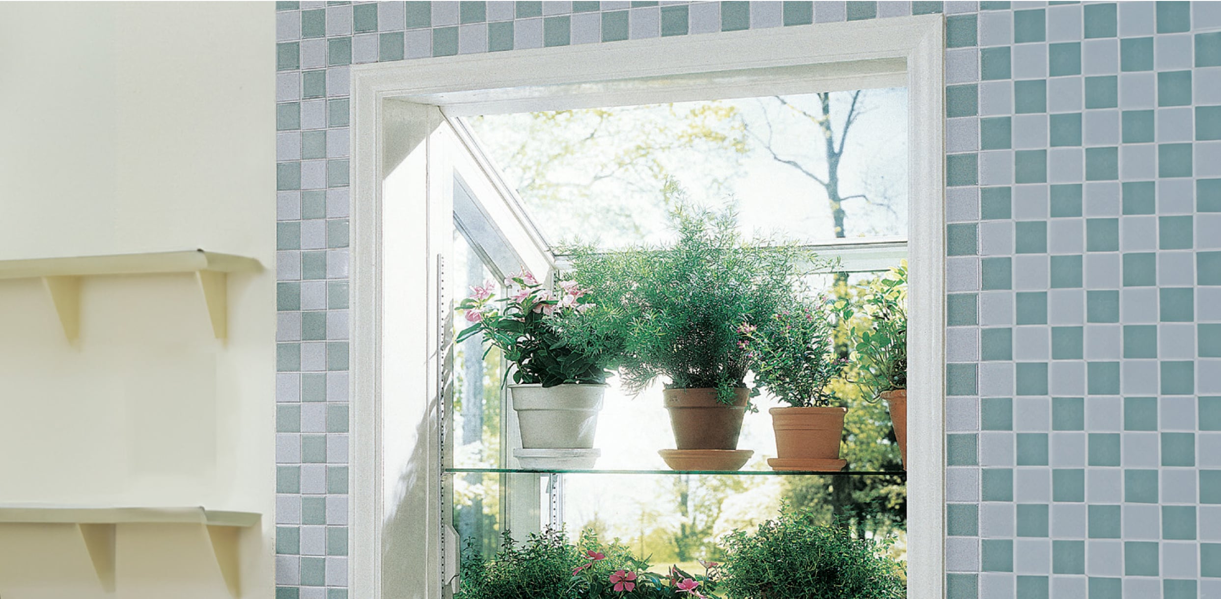 Garden Window Interior in White with Casement End-Vents